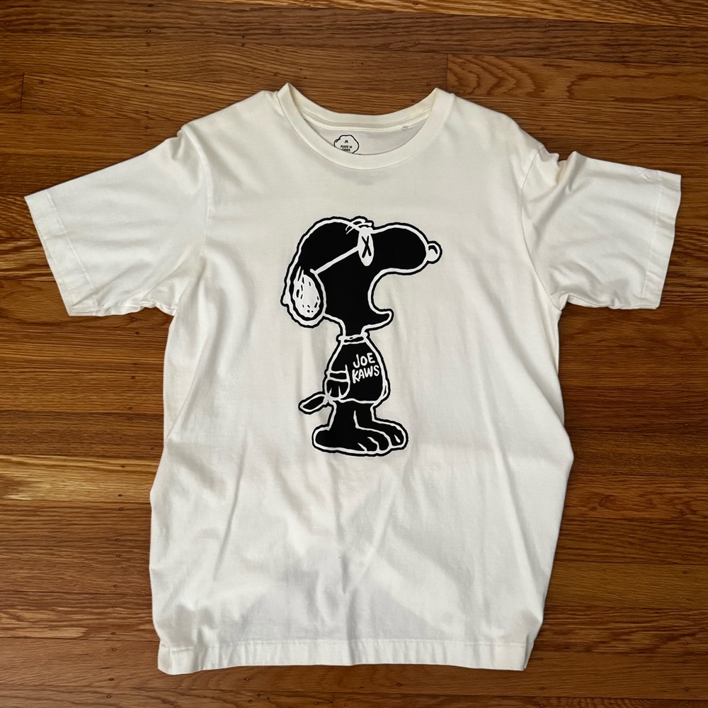 Uniqlo x Kaws Snoopy Tshirt White - size Medium